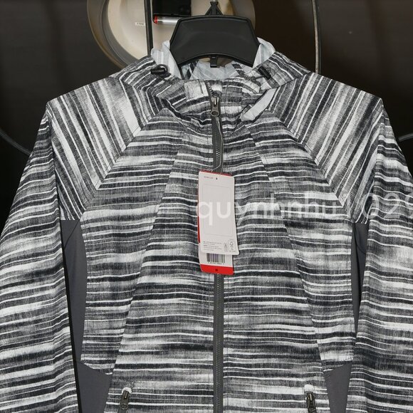 Brand new Marmot women wind Jacket in Gray color - Picture 2 of 6